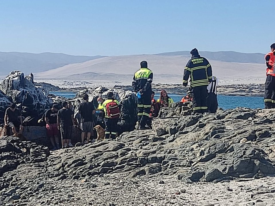 /emergencia-en-playa-el-pulpo-moviliza-a-equipos-de-rescate-en-caldera