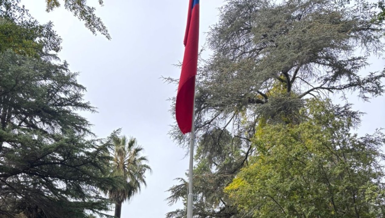 /curico-izan-bandera-en-plaza-tras-mas-de-50-anos