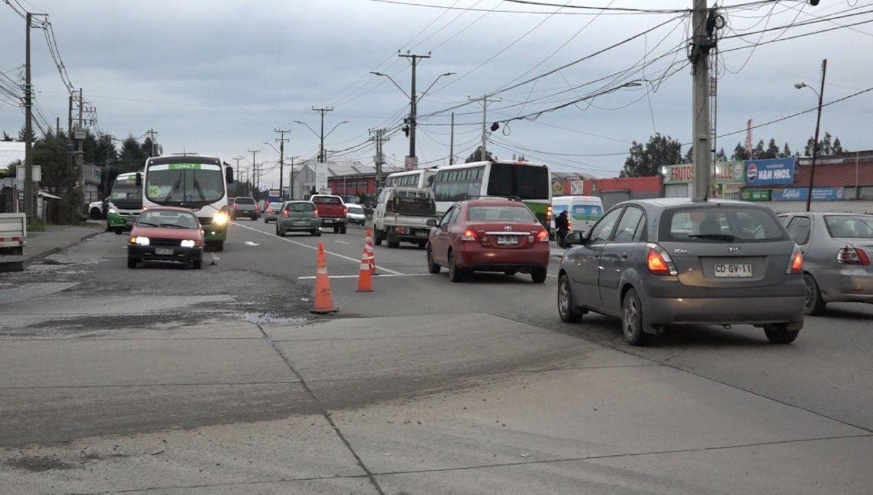 /velocidad-promedio-en-puerto-montt-fue-de-29-km-h-en-el-primer-dia-habil-de