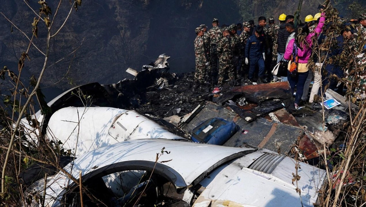 /nepal-avion-se-estrella-contra-barranco-y-deja-hasta-ahora-68-fallecidos
