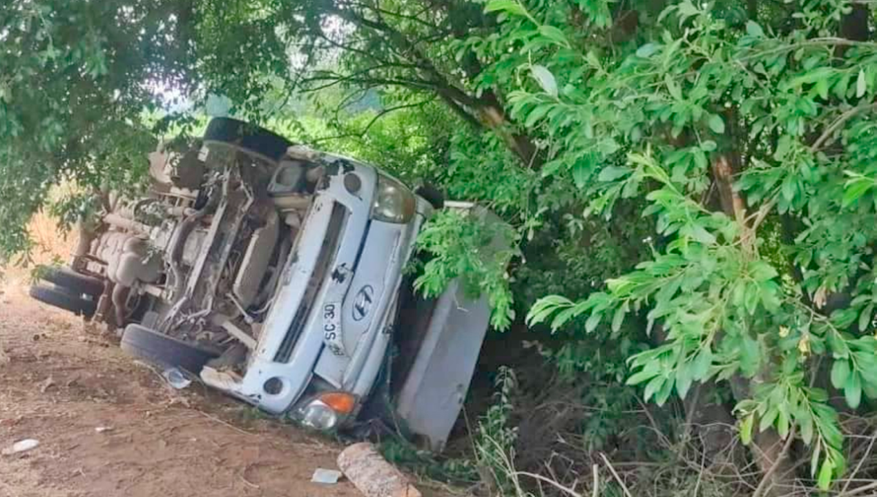 /regionales/region-de-los-rios/hombre-muere-tras-accidente-que-involucro-a-furgon-de-banda-musical-los