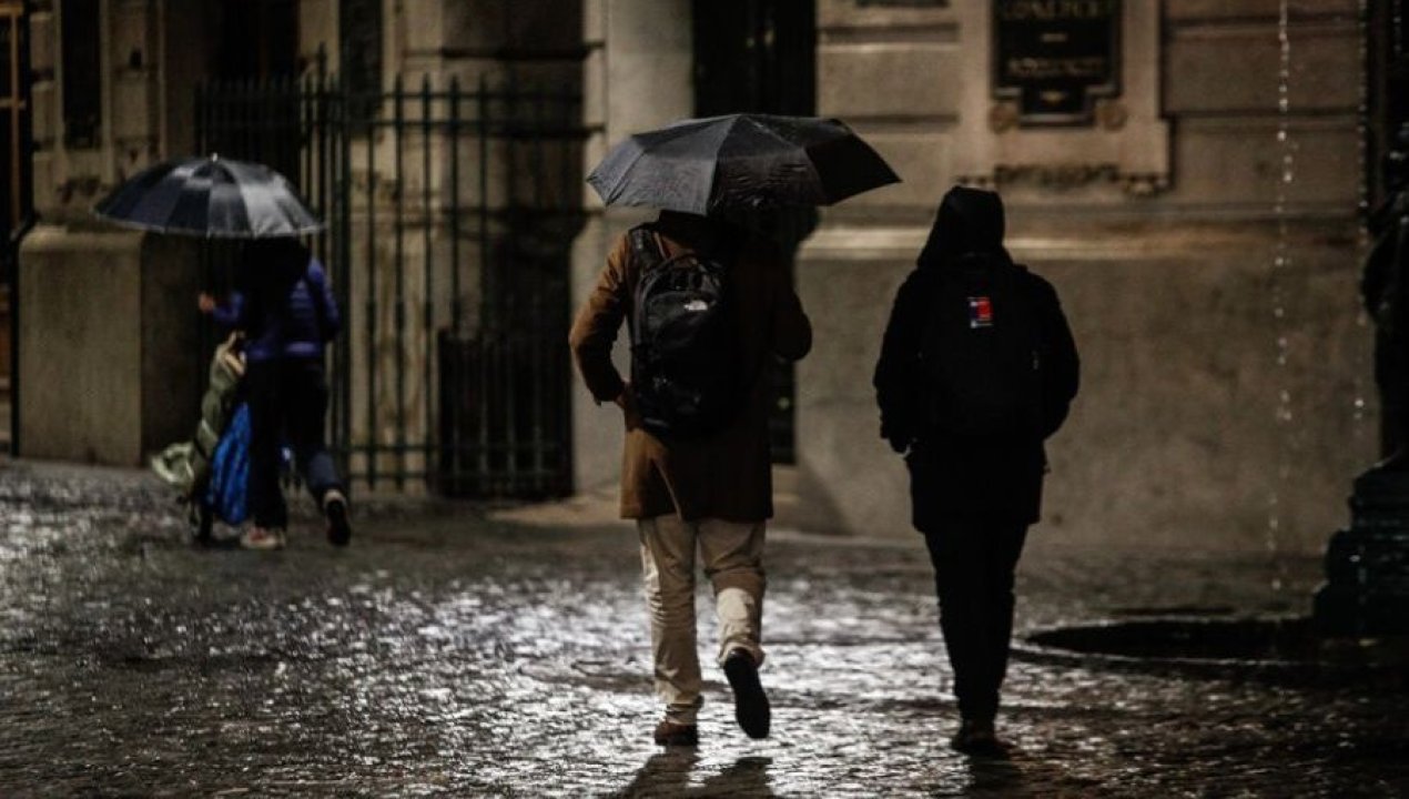 /regionales/sistemas-frontales-traeran-lluvias-a-la-zona-central-y-sur-desde-este