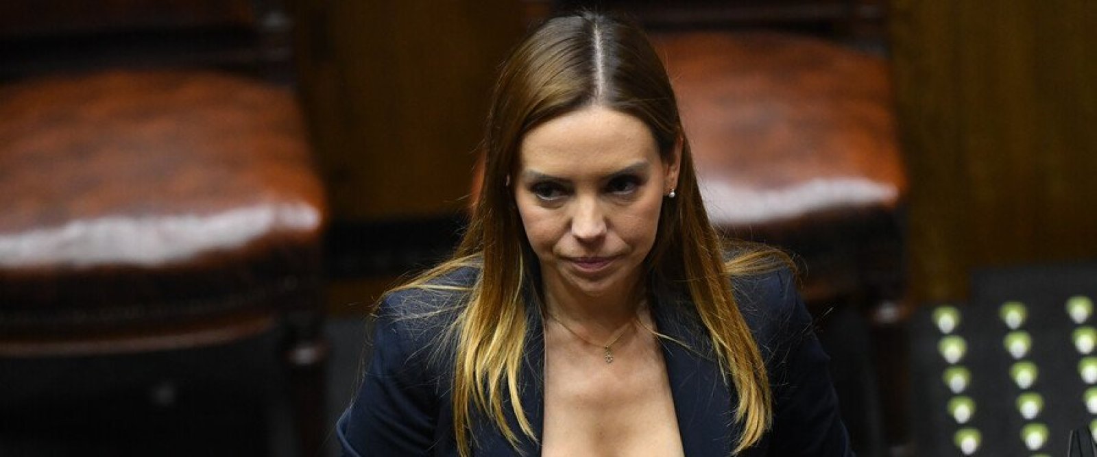 Condena transversal por difusión de imágenes íntimas de la senadora Camila Flores